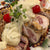 Pechuga rellena con salsa de coliflor y queso azul